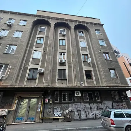 Bienvenue Studio- Steps From Oldtown Bukarest