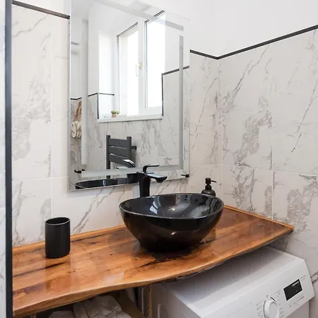 Bienvenue Studio- Steps From Oldtown * Bukarest