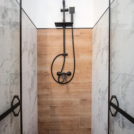 Bienvenue Studio- Steps From Oldtown Appartement Bucarest