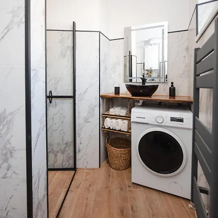 Bienvenue Studio- Steps From Oldtown Appartement Boekarest